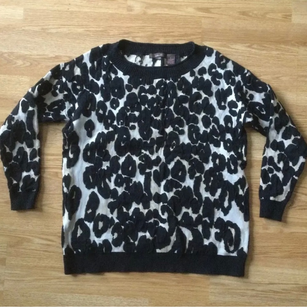Anthropologie brand heather B sweater sweatshirt 3/4 sleeve. Animal print Size L